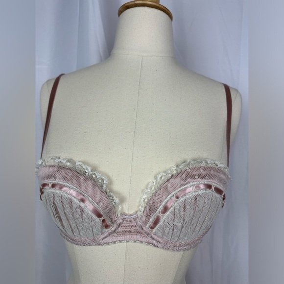 Myla Other - NWT Myla Pink Lace Underwire Bra Sz 32